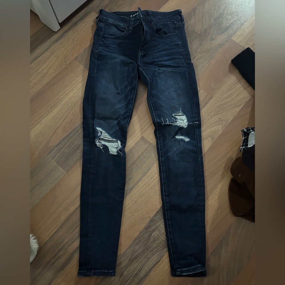 American eagle size 2 ripped jeans